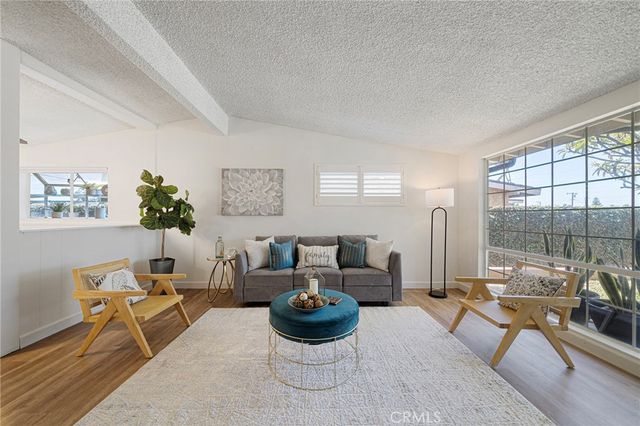 542 N Louise Avenue, Azusa, CA 91702
