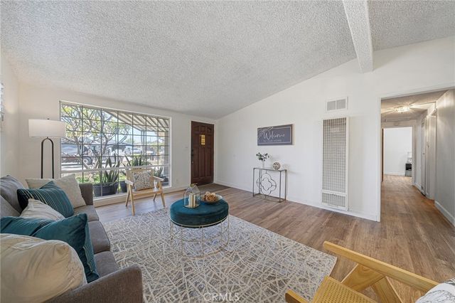 542 N Louise Avenue, Azusa, CA 91702