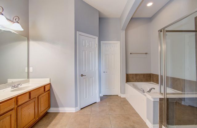 9106 Sunlight Oak Lane, Houston, TX 77070
