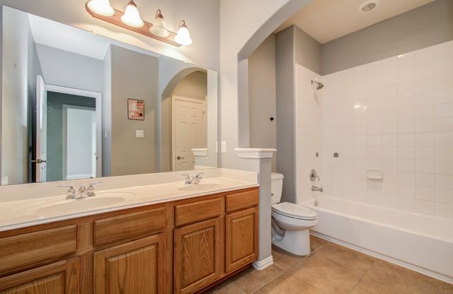 9106 Sunlight Oak Lane, Houston, TX 77070