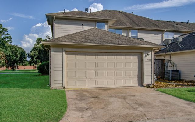 9106 Sunlight Oak Lane, Houston, TX 77070