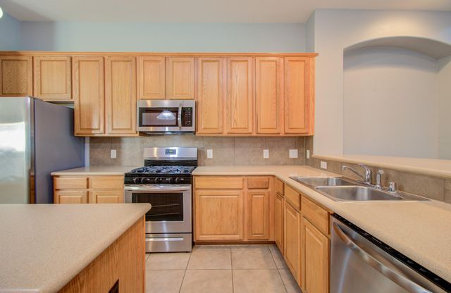 9106 Sunlight Oak Lane, Houston, TX 77070