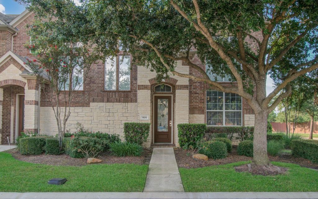 9106 Sunlight Oak Lane, Houston, TX 77070