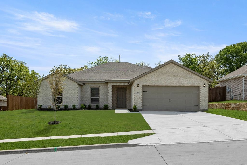 704 Stone Eagle Drive, Azle, TX 76020