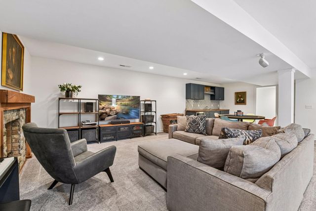 4904 Prescott Circle, Edina, MN 55436