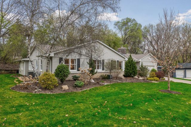 4904 Prescott Circle, Edina, MN 55436