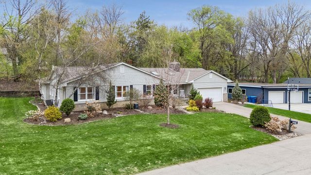 4904 Prescott Circle, Edina, MN 55436