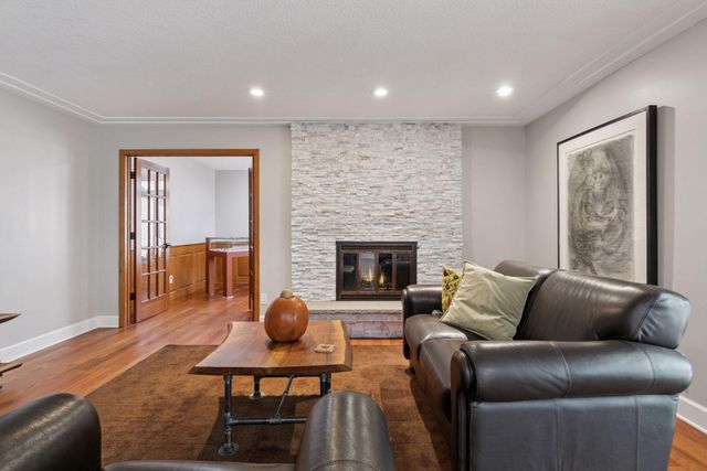 15011 Oakland Avenue, Burnsville, MN 55306