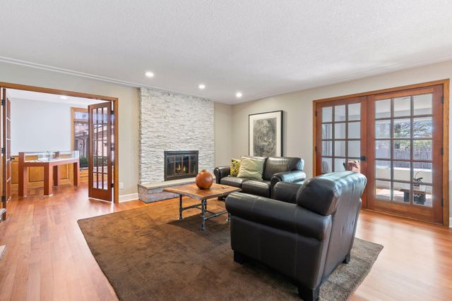 15011 Oakland Avenue, Burnsville, MN 55306