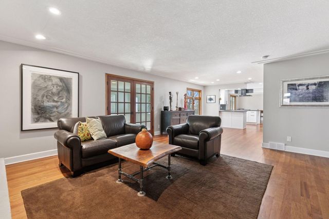 15011 Oakland Avenue, Burnsville, MN 55306