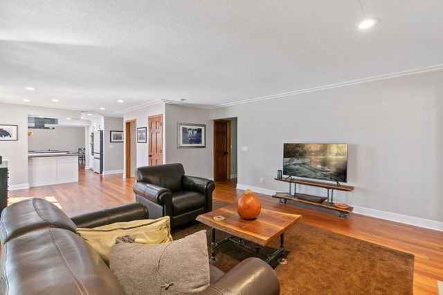 15011 Oakland Avenue, Burnsville, MN 55306