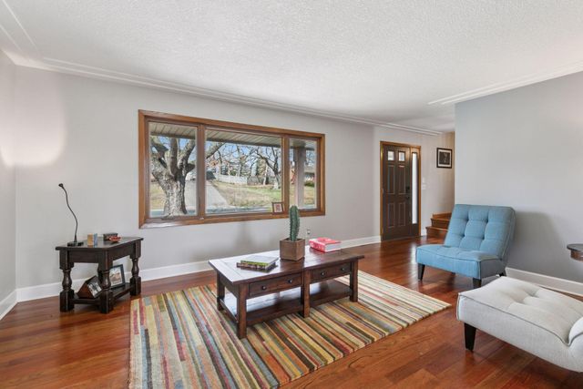 15011 Oakland Avenue, Burnsville, MN 55306