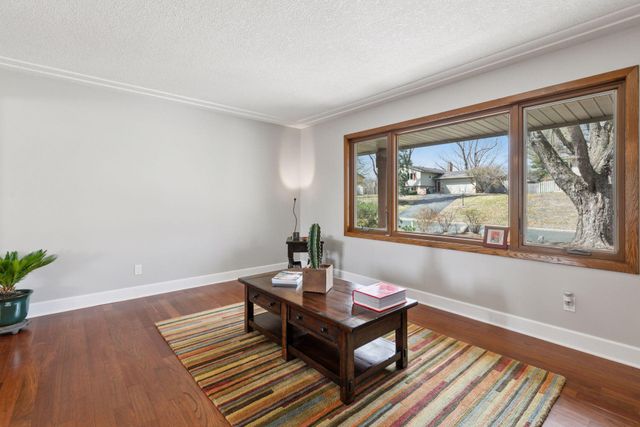 15011 Oakland Avenue, Burnsville, MN 55306