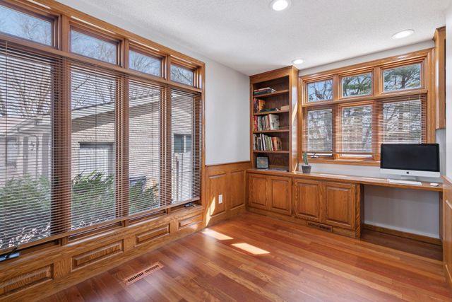 15011 Oakland Avenue, Burnsville, MN 55306