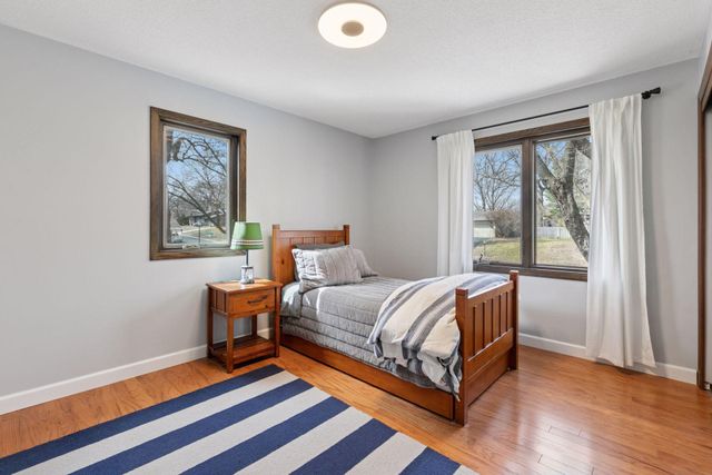 15011 Oakland Avenue, Burnsville, MN 55306