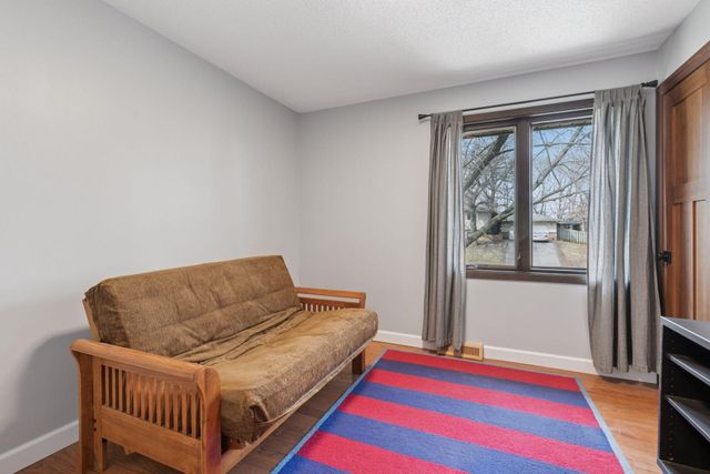 15011 Oakland Avenue, Burnsville, MN 55306