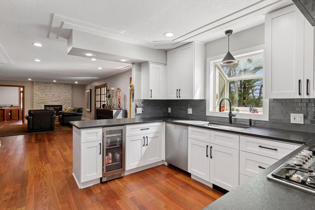 15011 Oakland Avenue, Burnsville, MN 55306