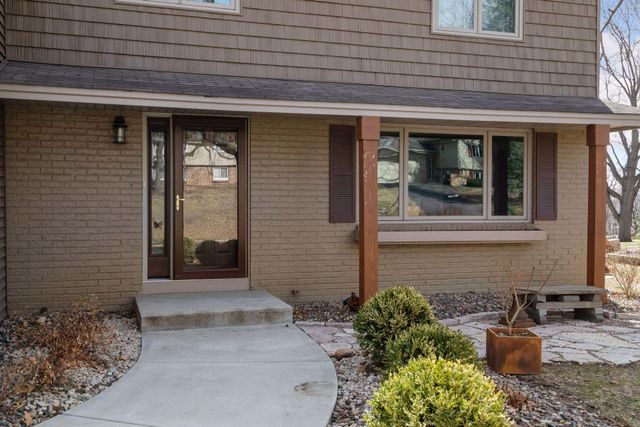 15011 Oakland Avenue, Burnsville, MN 55306