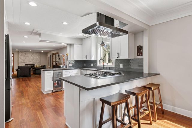 15011 Oakland Avenue, Burnsville, MN 55306