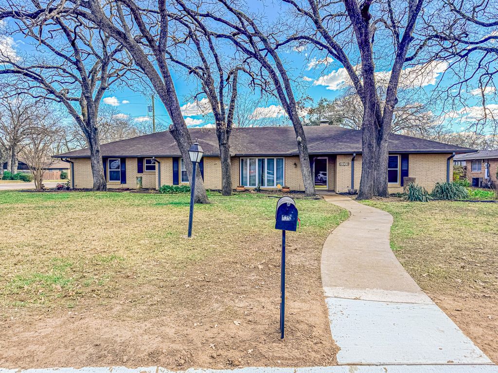 2213 Dartmouth Lane, Corsicana, TX 75110