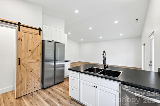 60 Pearl Street, Black Mountain, NC 28711