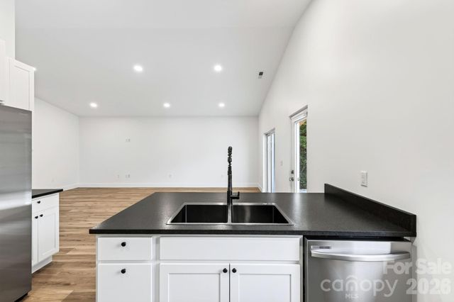 60 Pearl Street, Black Mountain, NC 28711