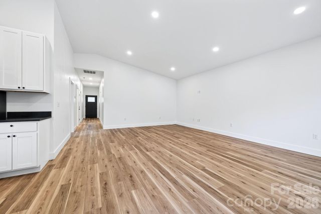 60 Pearl Street, Black Mountain, NC 28711