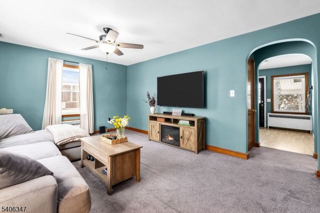 593 Corliss Ave, Phillipsburg Town, NJ 08865