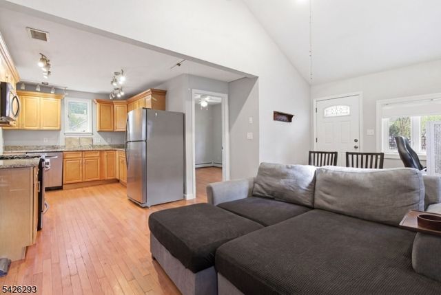 86 Hiawatha Blvd, Parsippany-troy Hills Twp., NJ 07034