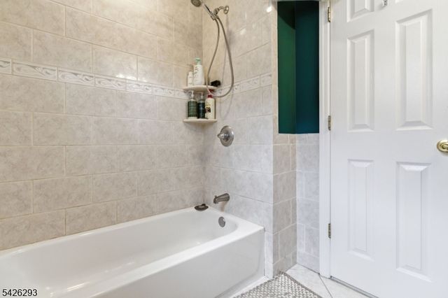 86 Hiawatha Blvd, Parsippany-troy Hills Twp., NJ 07034