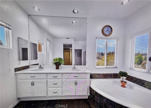 29 Villa Roma, Lake Elsinore, CA 92532