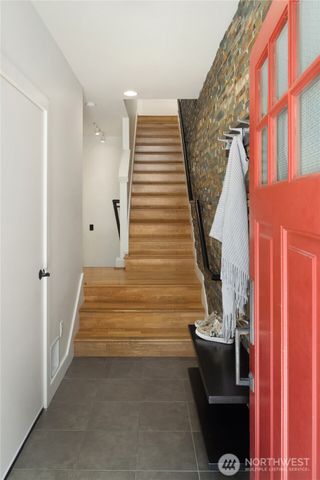 429 13th Avenue E, Seattle, WA 98102