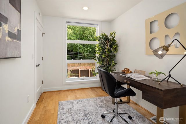 429 13th Avenue E, Seattle, WA 98102