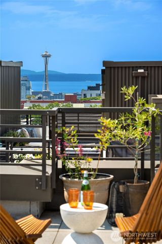 429 13th Avenue E, Seattle, WA 98102