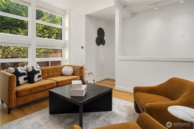 429 13th Avenue E, Seattle, WA 98102