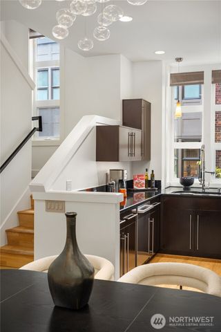 429 13th Avenue E, Seattle, WA 98102