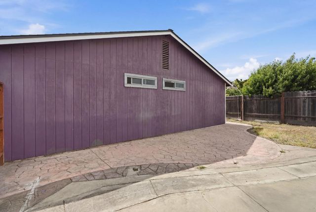 2180 Del Playa Ct, Stockton, CA 95206