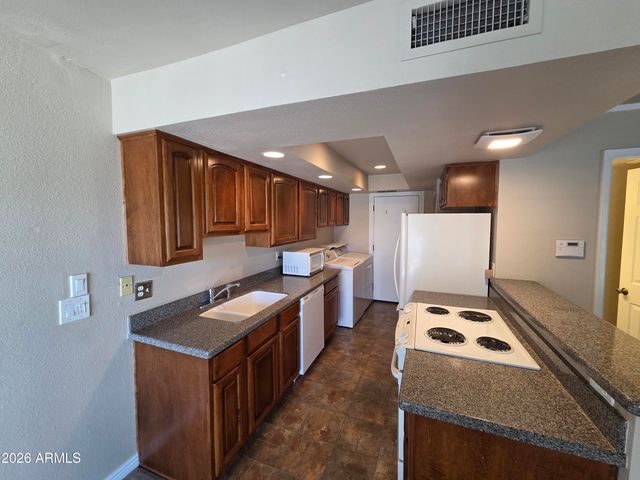 1809 E FRIER Drive 2, Phoenix, AZ 85020