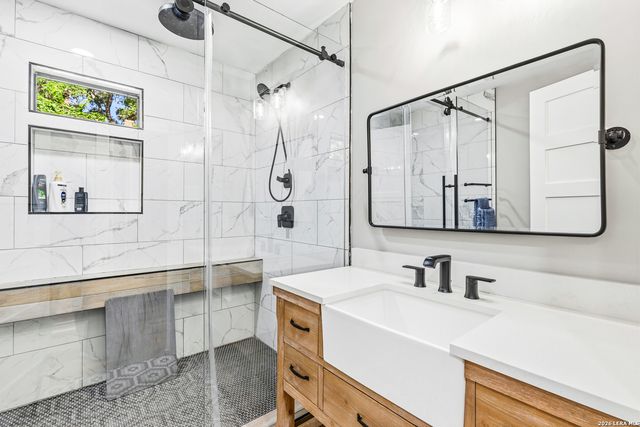 227 W HIGHLAND DR, Boerne, TX 78006
