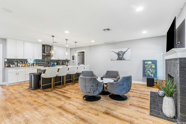 227 W HIGHLAND DR, Boerne, TX 78006
