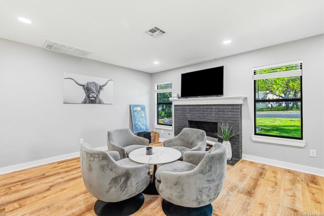 227 W HIGHLAND DR, Boerne, TX 78006
