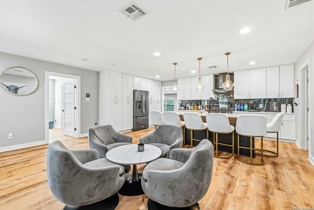 227 W HIGHLAND DR, Boerne, TX 78006