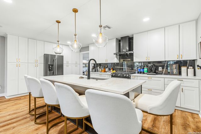 227 W HIGHLAND DR, Boerne, TX 78006