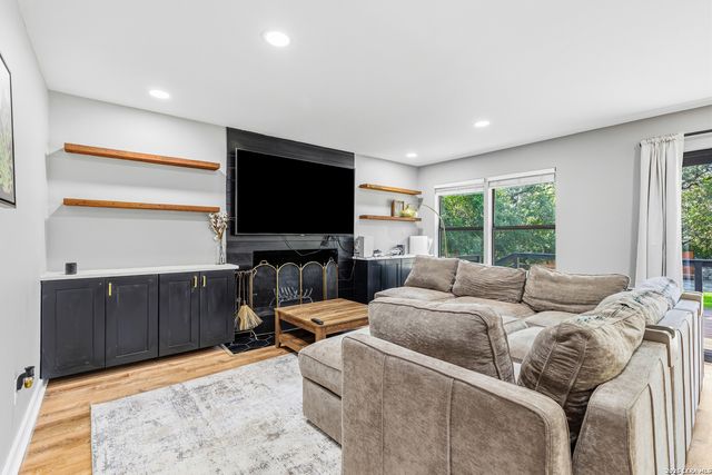 227 W HIGHLAND DR, Boerne, TX 78006