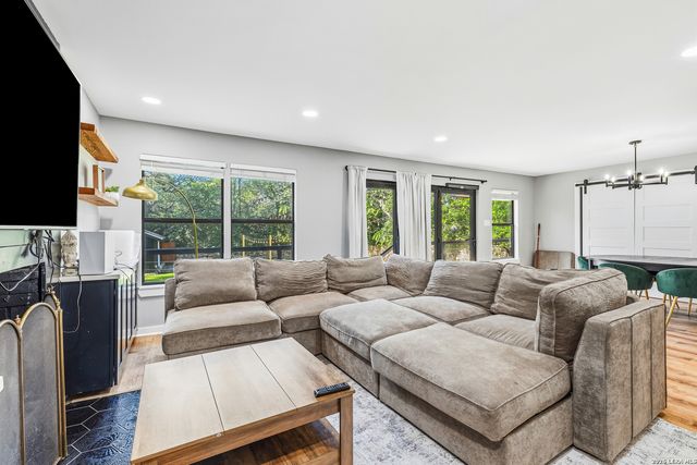 227 W HIGHLAND DR, Boerne, TX 78006