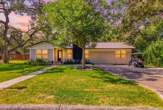 227 W HIGHLAND DR, Boerne, TX 78006