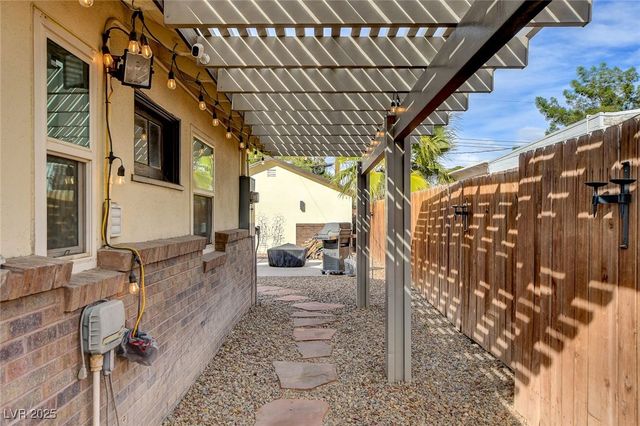 1017 Oakey Boulevard, Las Vegas, NV 89104