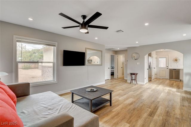 1017 Oakey Boulevard, Las Vegas, NV 89104