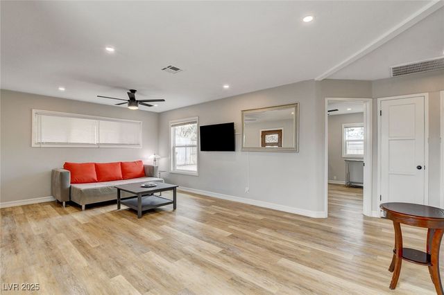 1017 Oakey Boulevard, Las Vegas, NV 89104