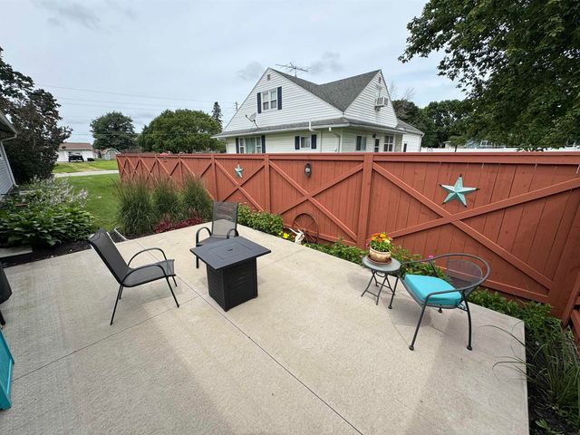 1111 5th Avenue, Ackley, IA 50601